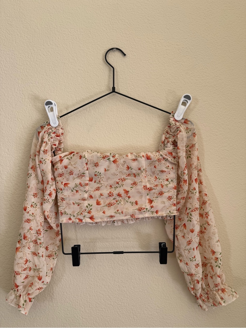 SHEIN Cream Floral Puff-Sleeve Crop Top with Coral Blossoms